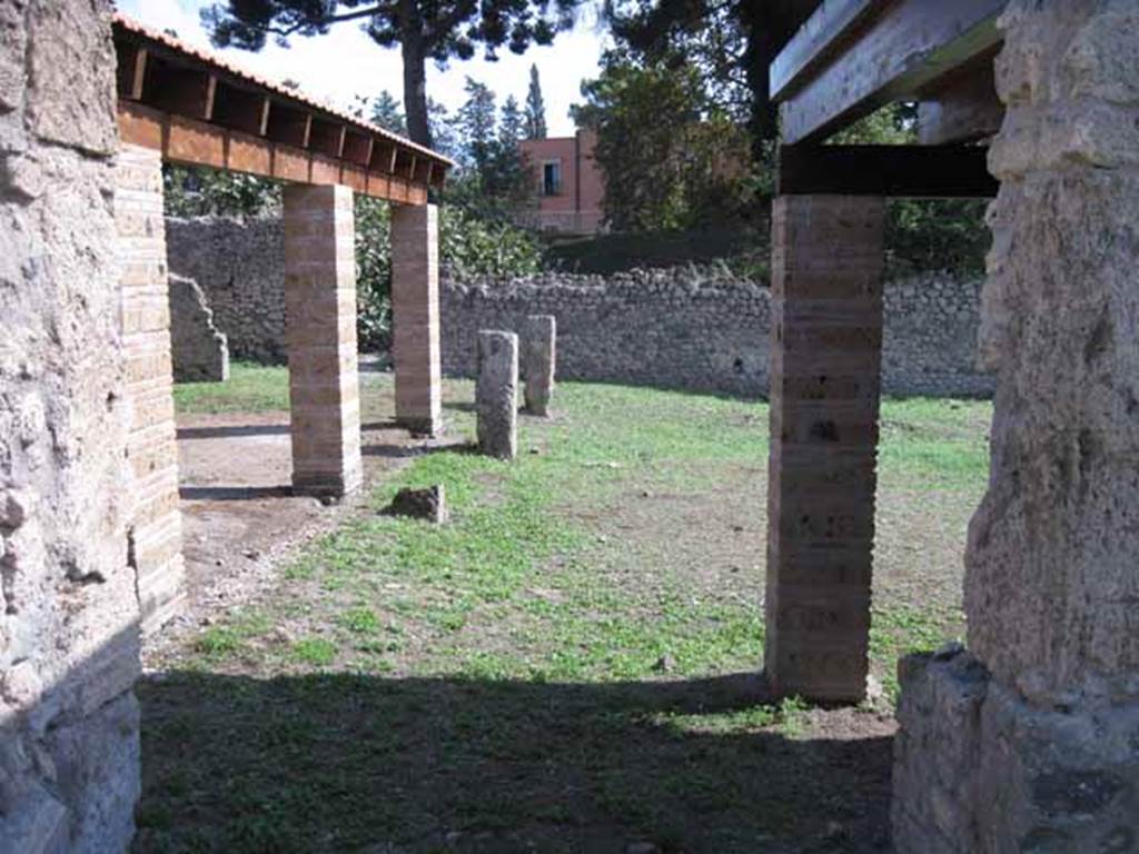 I.5.2 Pompeii. September 2010. Looking south through doorway to peristyle area. Photo courtesy of Drew Baker.
