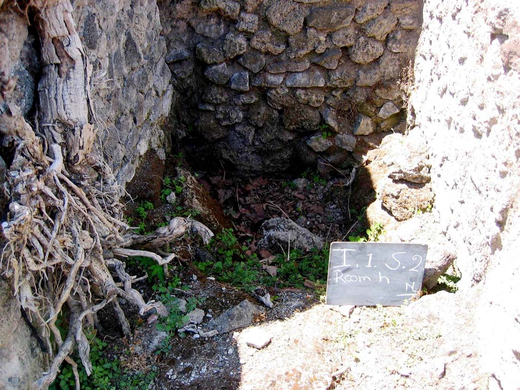 I.5.2 Pompeii. July 2008. Site of latrine. Photo courtesy of Barry Hobson.