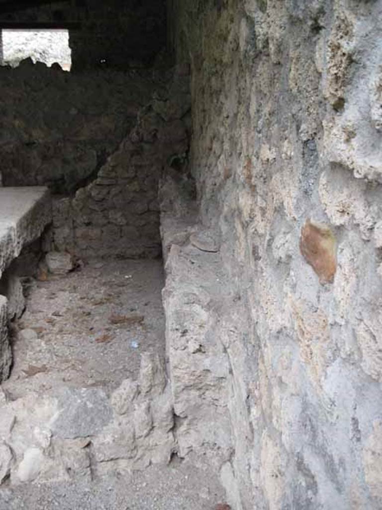 I.5.2 Pompeii. September 2005. Looking across east portico towards fifth and fourth divided compartments, in the centre bay.
