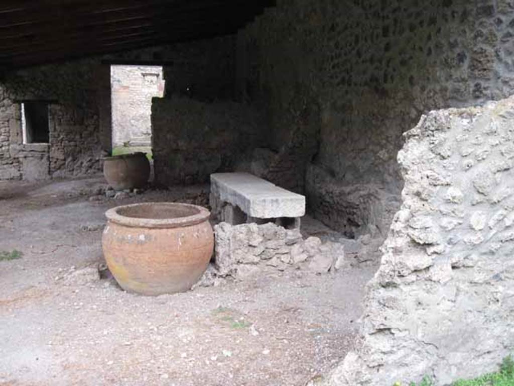 I.5.2 Pompeii. September 2005. Looking north along east portico.