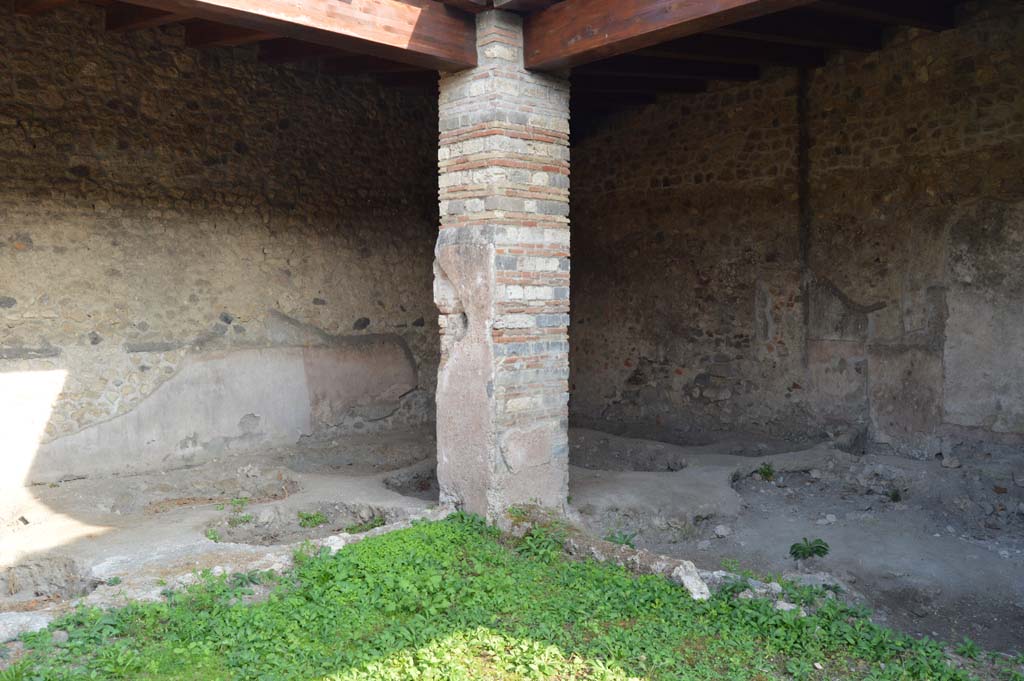 I.5.2 Pompeii. October 2017. Looking east across industrial room, towards north-east corner and east wall
Foto Taylor Lauritsen, ERC Grant 681269 DÉCOR.
