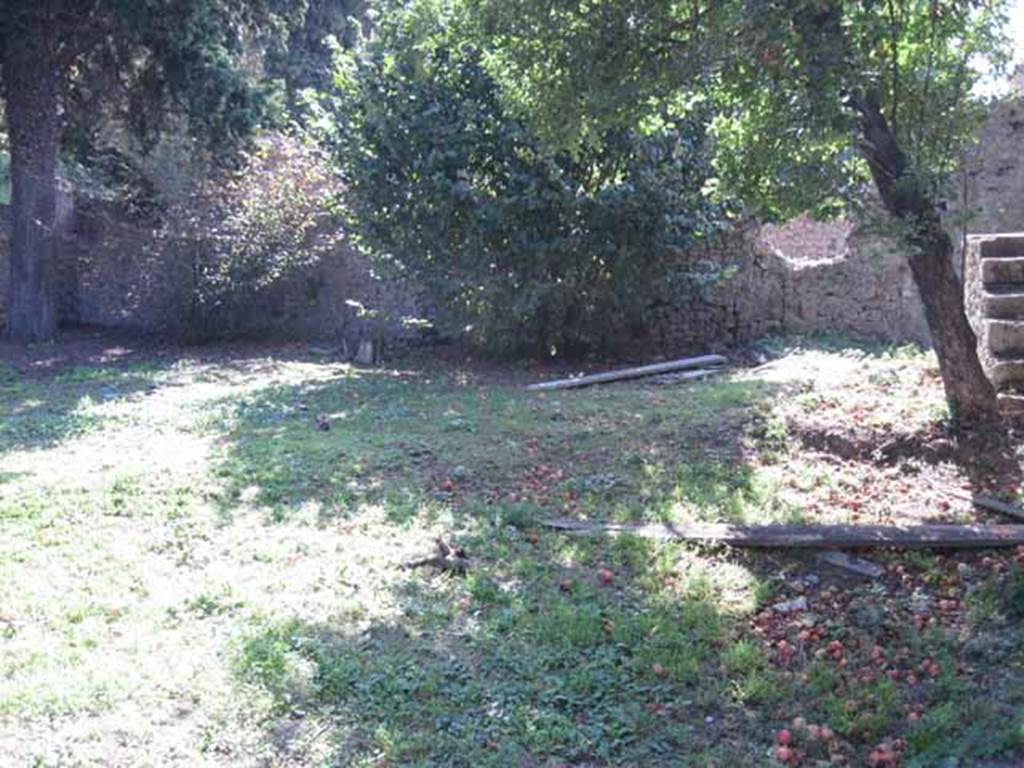 I.5.2 Pompeii. September 2010. Garden area, looking west. Photo courtesy of Drew Baker.