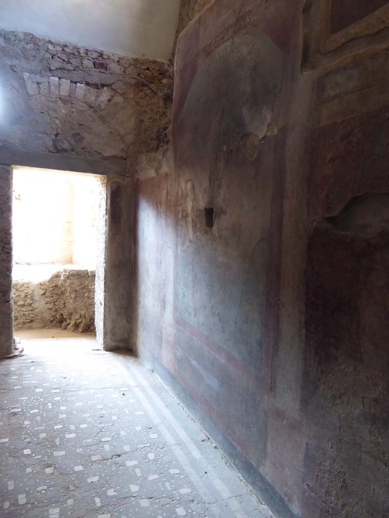 I.6.2 Pompeii. September 2017. Looking towards doorway in south wall of oecus/triclinium.
Foto Annette Haug, ERC Grant 681269 DÉCOR.

