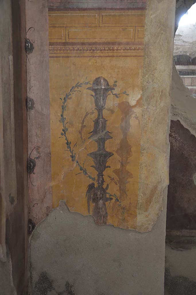 I.6.2 Pompeii. September 2019. Detail of painted candelabra from south end of west wall.
Foto Annette Haug, ERC Grant 681269 DCOR.
