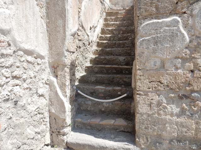 I.6.2 Pompeii. January 2017.  Stairs to upper floor, on east side of atrium.
Foto Annette Haug, ERC Grant 681269 DÉCOR.
