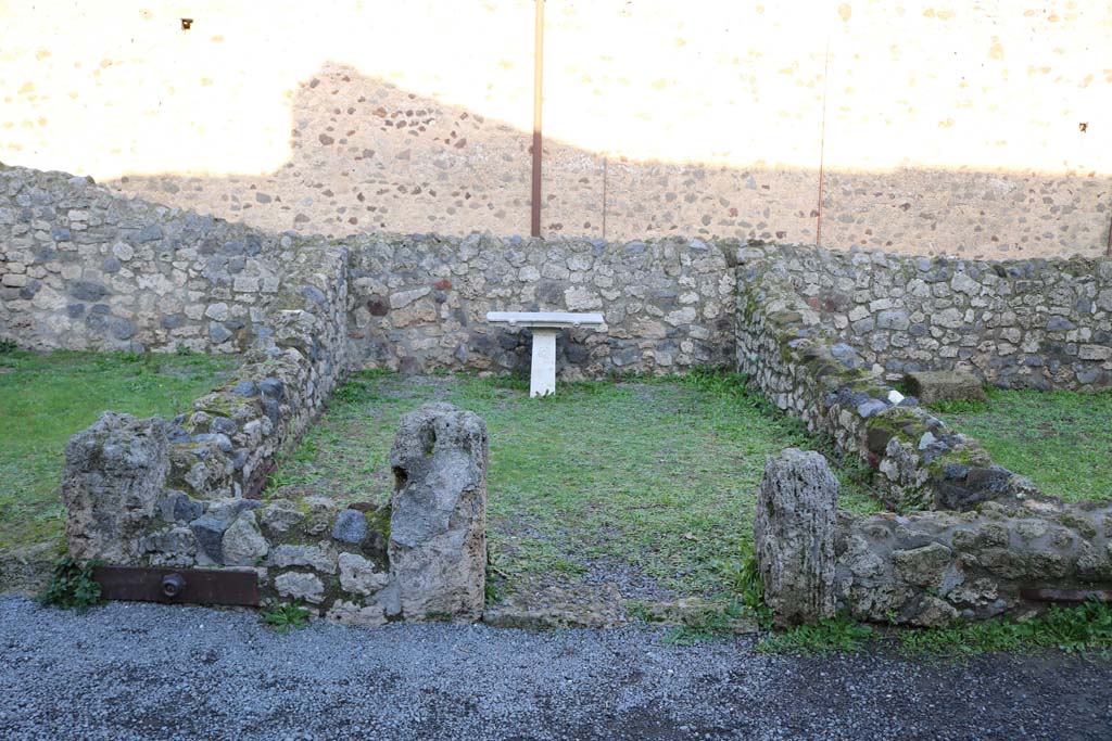 I.6.2 Pompeii. December 2018. 
Looking towards rooms on east side, from area of north portico near lararium. Photo courtesy of Aude Durand.
