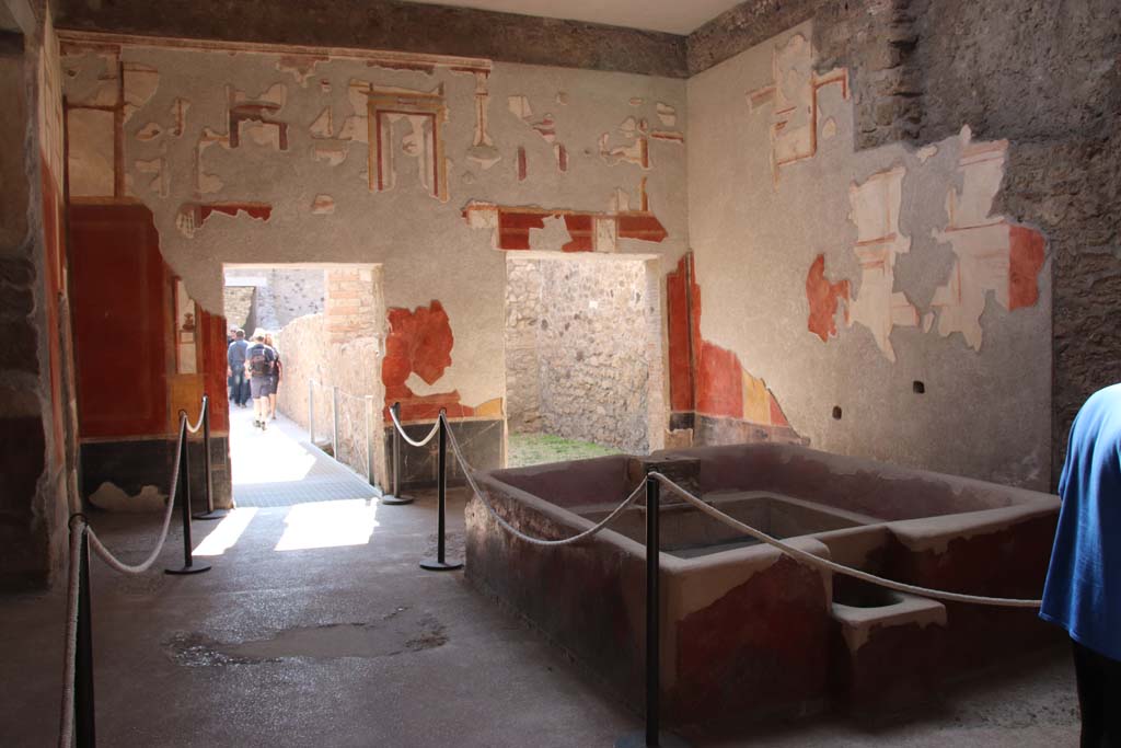 I.6.7 Pompeii. September 2017. Looking towards south end of atrium. Photo courtesy of Klaus Heese.