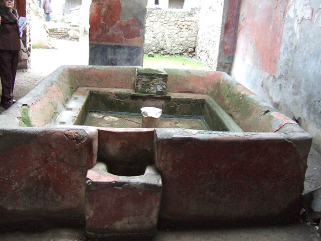 I.6.7 Pompeii. May 2016. Detail of floor of impluvium/vat. Photo courtesy of Buzz Ferebee.