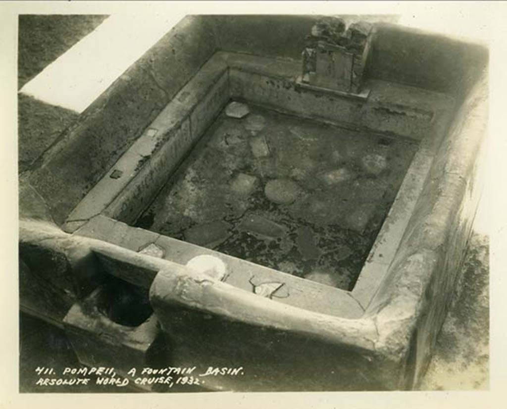 I.6.7 Pompeii. 1932. Looking into impluvium in atrium, towards the south side. Photo taken during a shore-visit from the ship Resolute’s world cruise in 1932. Photo courtesy of Rick Bauer.
