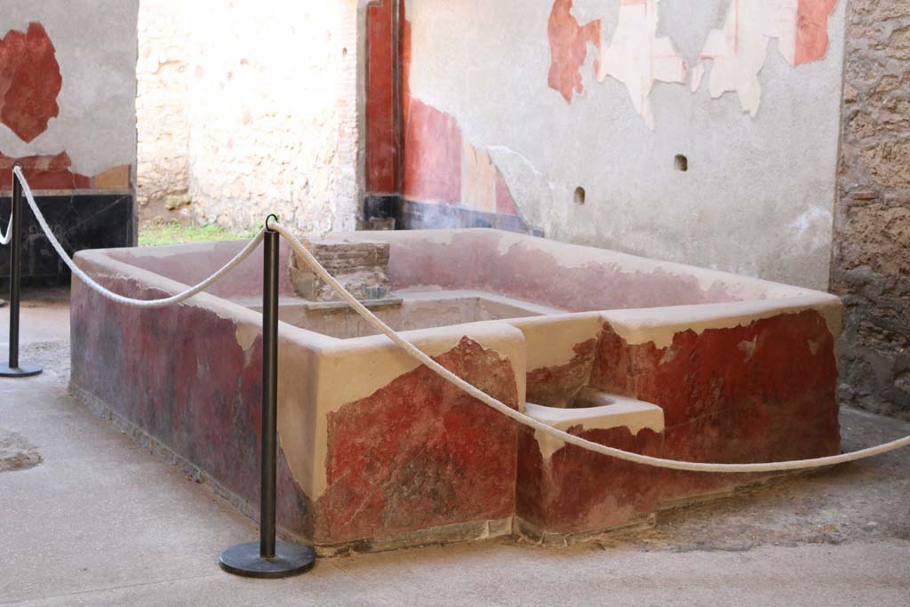 I.6.7 Pompeii. May 2016. Looking south-west across impluvium in atrium. Photo courtesy of Buzz Ferebee.
