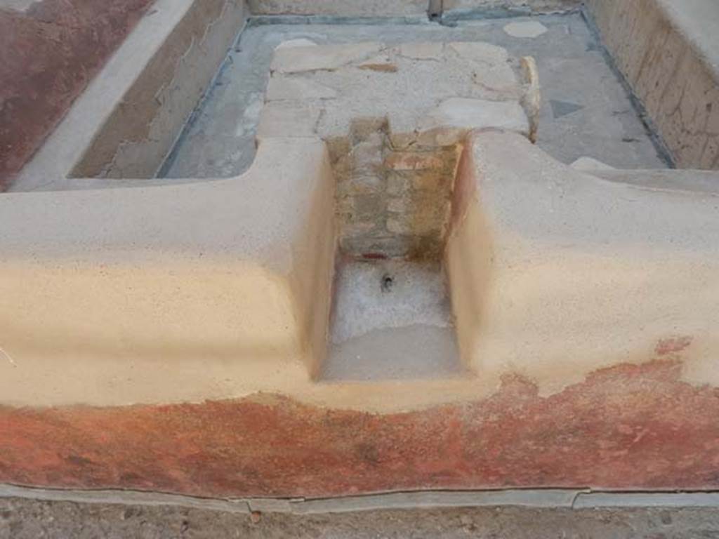 I.6.7 Pompeii. December 2006. Looking across impluvium from south-east corner. The impluvium in the atrium was converted and occupied by a large basin for fulling. 
