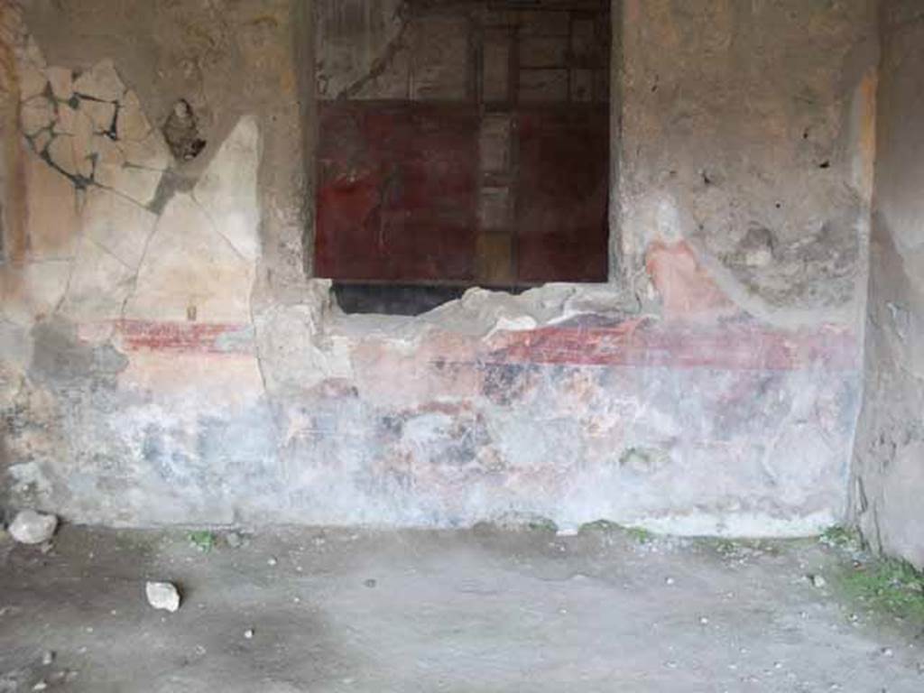 I.6.7 Pompeii. May 2010. North wall of triclinium, with window to large oecus on east side of atrium.