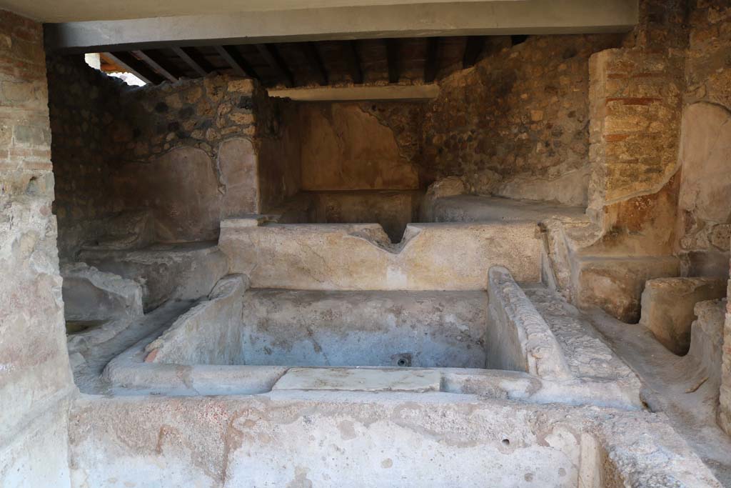 I.6.7 Pompeii. December 2018. Looking south across vats/basins. Photo courtesy of Aude Durand.