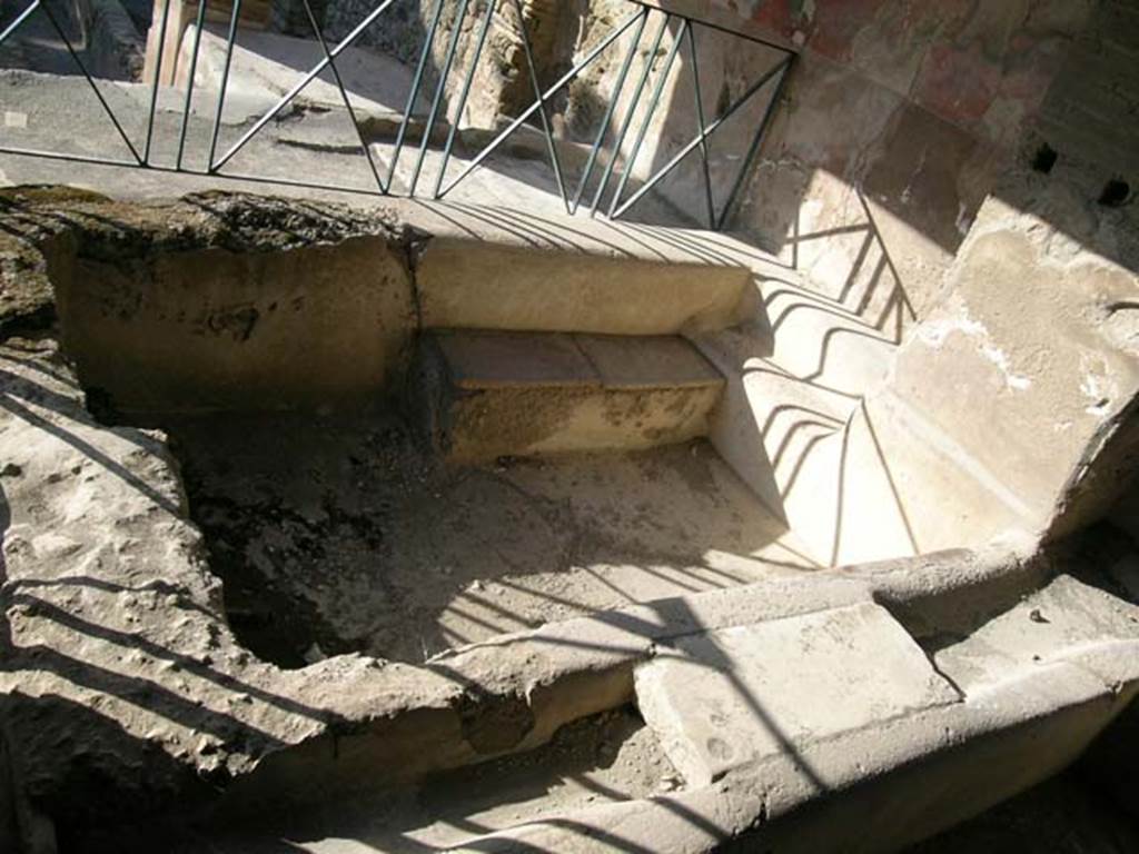 I.6.7 Pompeii. May 2010. Looking south at east end of kitchen.