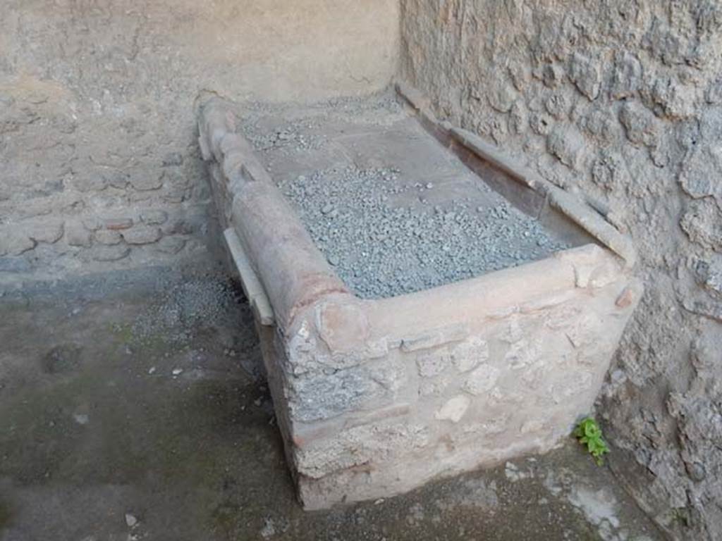 I.6.7 Pompeii. May 2017. Looking towards south wall of kitchen with displayed household items. Photo courtesy of Buzz Ferebee.
