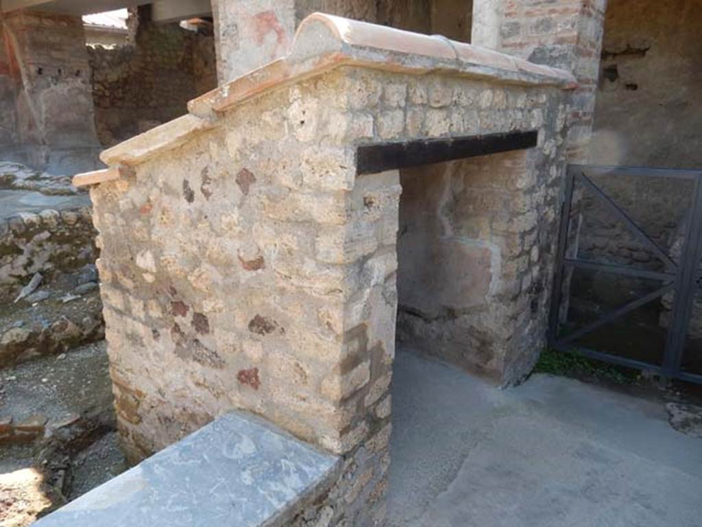 I.6.7 Pompeii. May 2016. Looking into small covered area on east side of passageway from kitchen. Photo courtesy of Buzz Ferebee.

