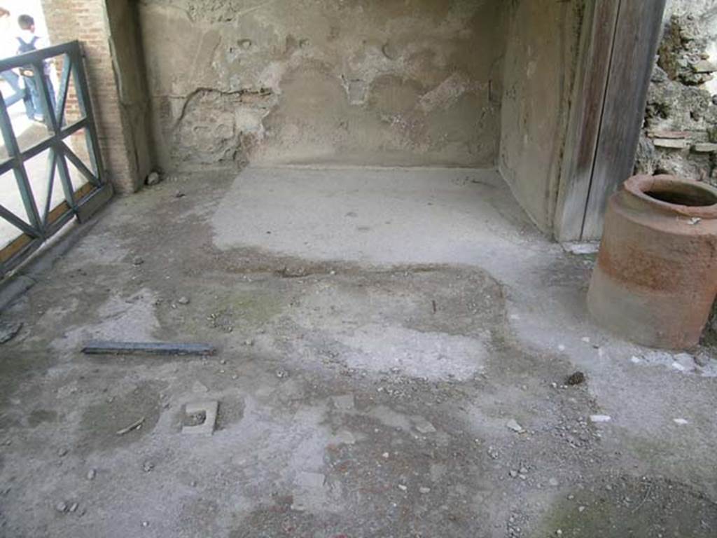 I.6.8 Pompeii. October 2004. Looking east across shop room, from atrium of I.6.9.
Photo courtesy of Nicolas Monteix.
