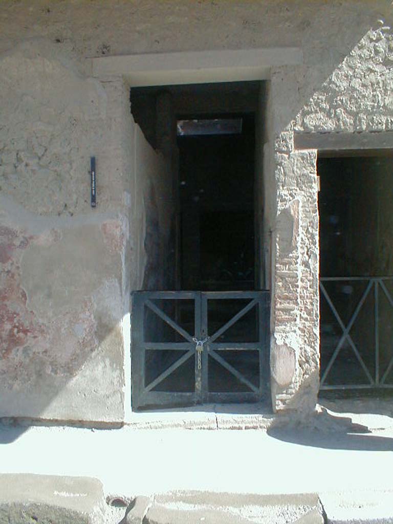 I.7.3 Pompeii. May 2005. Entrance doorway. 