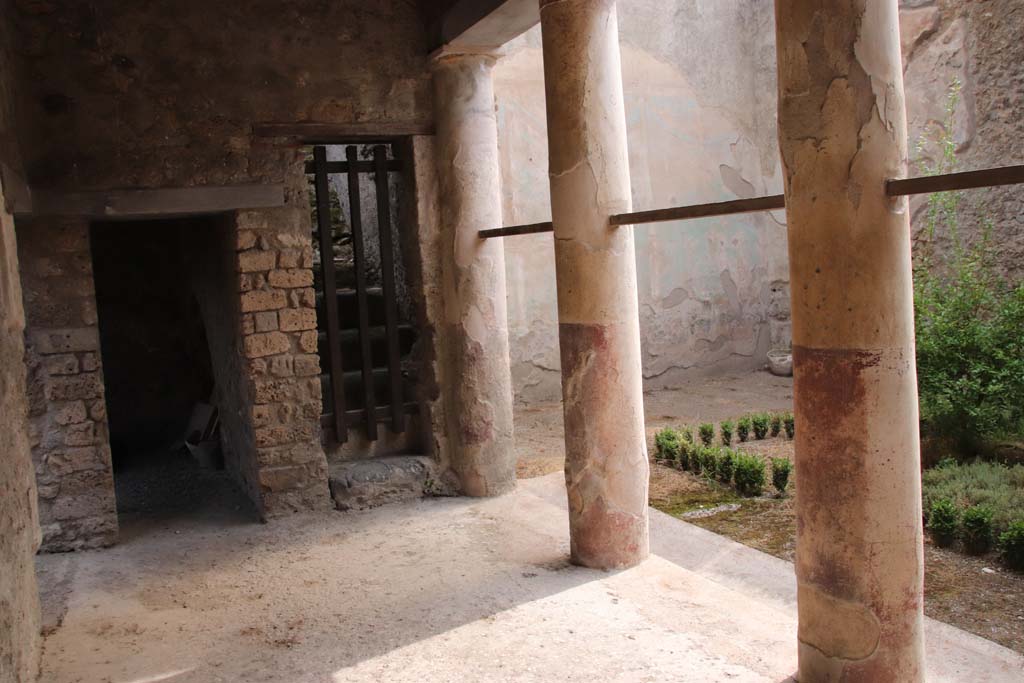 I.7.19 Pompeii. September 2021. Looking towards south wall of east portico of peristyle and garden area. Photo courtesy of Klaus Heese.