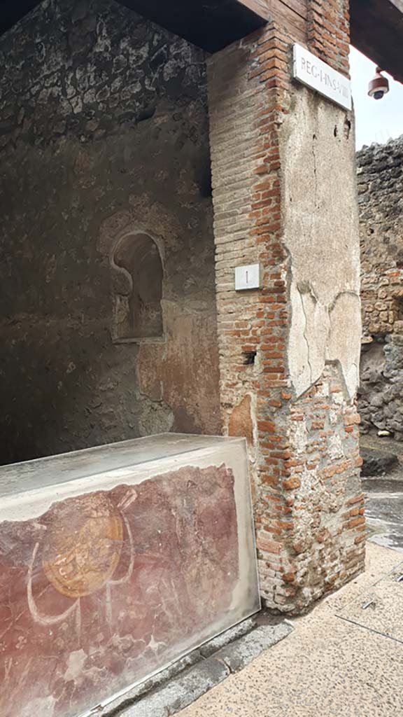 I.8.1 Pompeii. October 2017. Pilaster on west side of entrance doorway.
Foto Taylor Lauritsen, ERC Grant 681269 DÉCOR.
