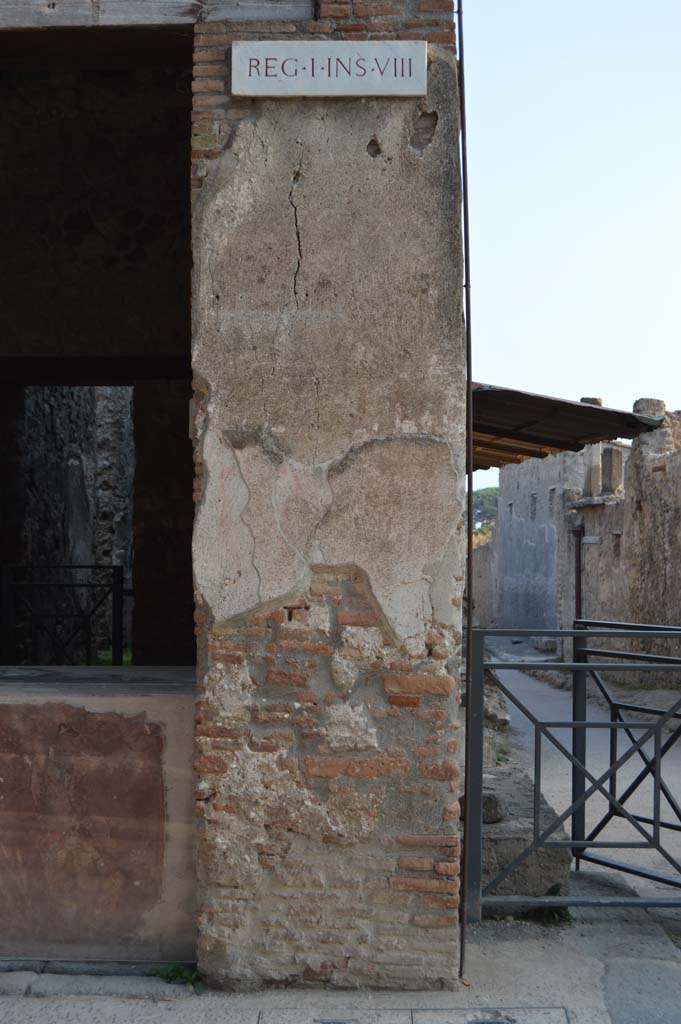I.8.1 Pompeii. October 2017. Remaining stucco on pilaster. 
Foto Taylor Lauritsen, ERC Grant 681269 DÉCOR.
