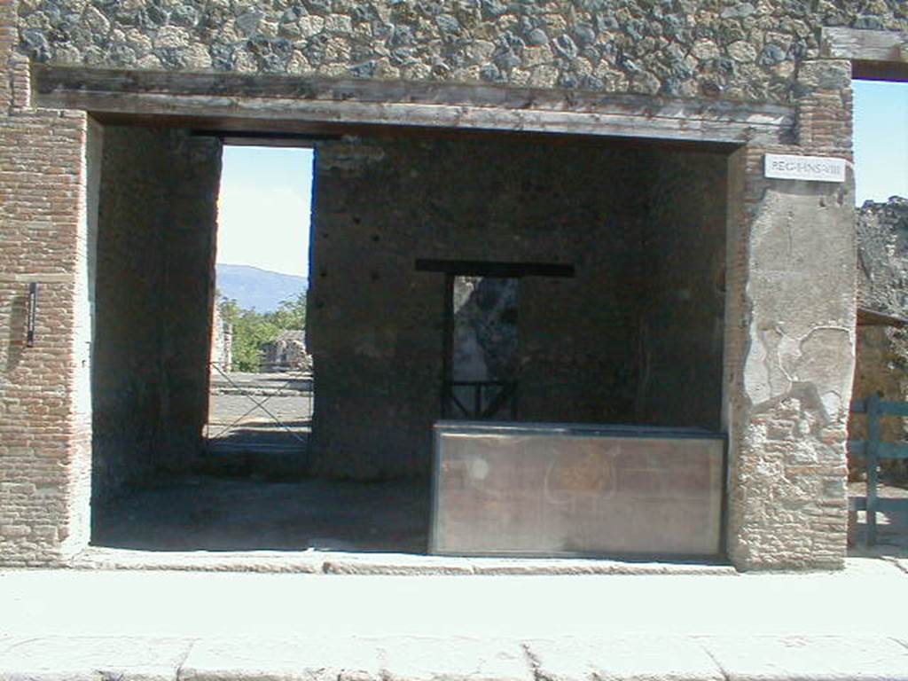 I.8.1 Pompeii. May 2005. Entrance. According to Della Corte, on the left of the entrance was an electoral recommendation – Felix pomar(ius) rog(at)    [CIL IV 7261]  See Della Corte, M., 1965.  Case ed Abitanti di Pompei. Napoli: Fausto Fiorentino. (p.323)
According to Epigraphik-Datenbank Clauss/Slaby (See www.manfredclauss.de), these read as –
[3]um aed(ilem)       [CIL IV 07261a]
Gavium [                   [CIL IV 07261b]
Duos fra[tres]          [CIL IV 07261c]
Felix pomar(ius) rog(at)     [CIL IV 07261d]
