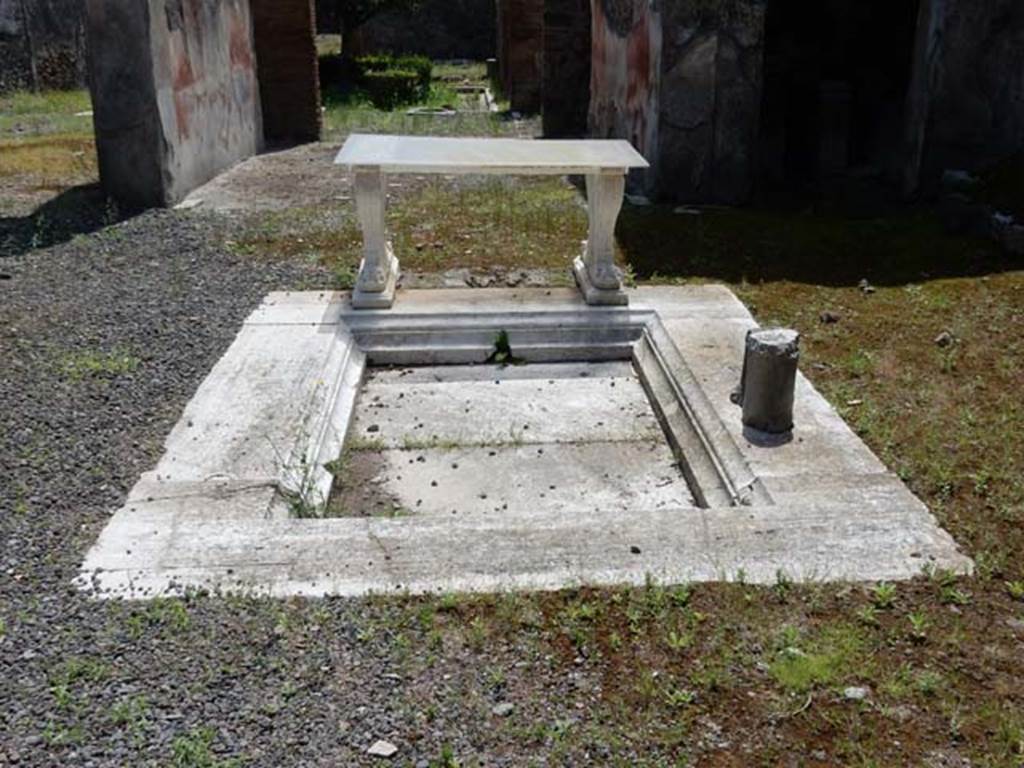 I.8.5 Pompeii. May 2015. Looking south across impluvium in atrium, to tablinum and garden.  Photo courtesy of Buzz Ferebee. 

 
