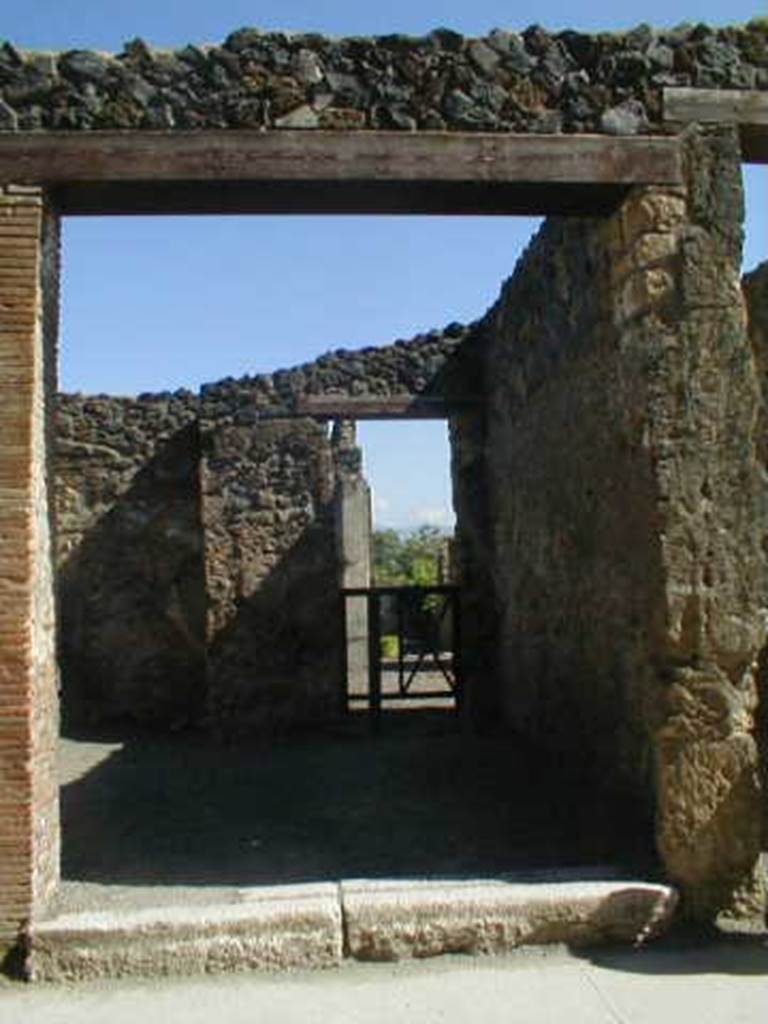 I.8.6 Pompeii. May 2005. Entrance doorway.
