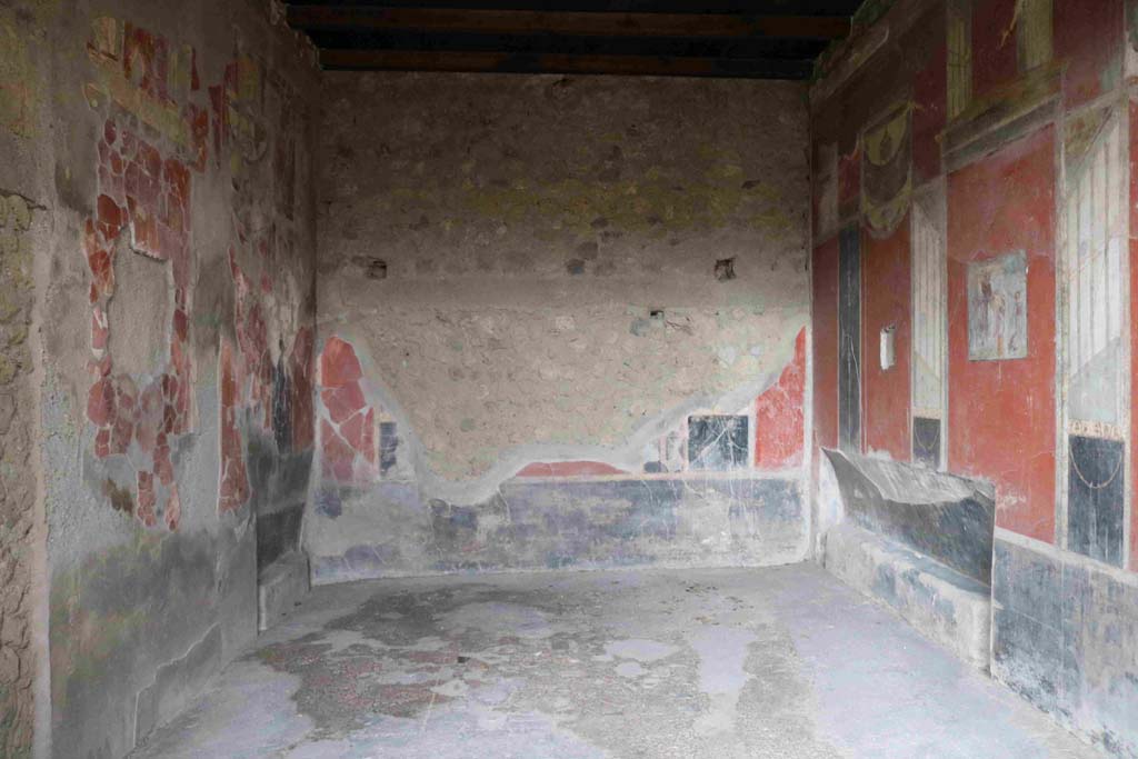  
I.8.9 Pompeii. December 2018. Room 7, looking north across triclinium. Photo courtesy of Aude Durand.
