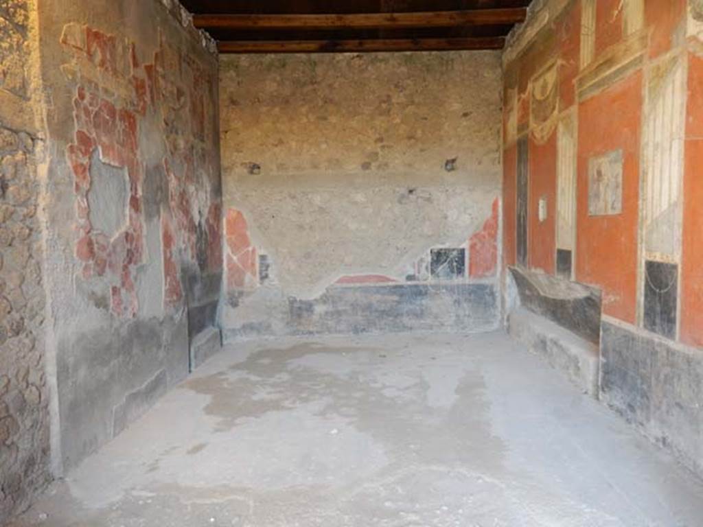 I.8.9 Pompeii.  March 2009.   Room 7.  Triclinium. Looking north from portico.,