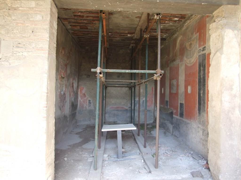 I.8.9 Pompeii. September 2015. Room 7, looking north along east wall of triclinium.
Foto Annette Haug, ERC Grant 681269 DÉCOR.
