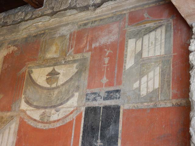 I.8.9 Pompeii. May 2015. Room 7, detail from upper part of east wall showing architectural painting at south end. Photo courtesy of Buzz Ferebee.

