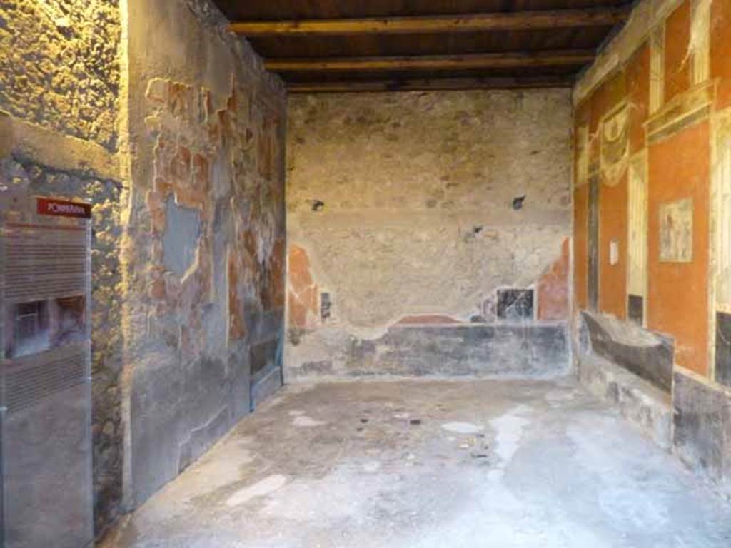 I.8.9 Pompeii. May 2010. Room 7, triclinium. North wall.