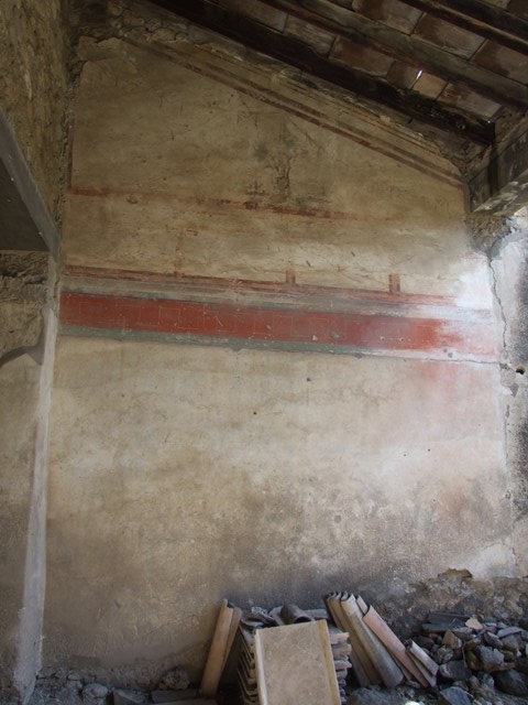I.8.9 Pompeii.  March 2009.  Room 8.  Portico.  East wall.
