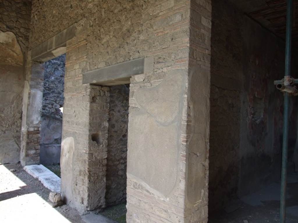 I.8.9 Pompeii. September 2015. Room 8, looking west across portico.
Foto Annette Haug, ERC Grant 681269 DÉCOR.
