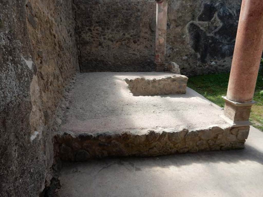 I.8.9 Pompeii. May 2015. Room 9, looking south across triclinium. Photo courtesy of Buzz Ferebee.