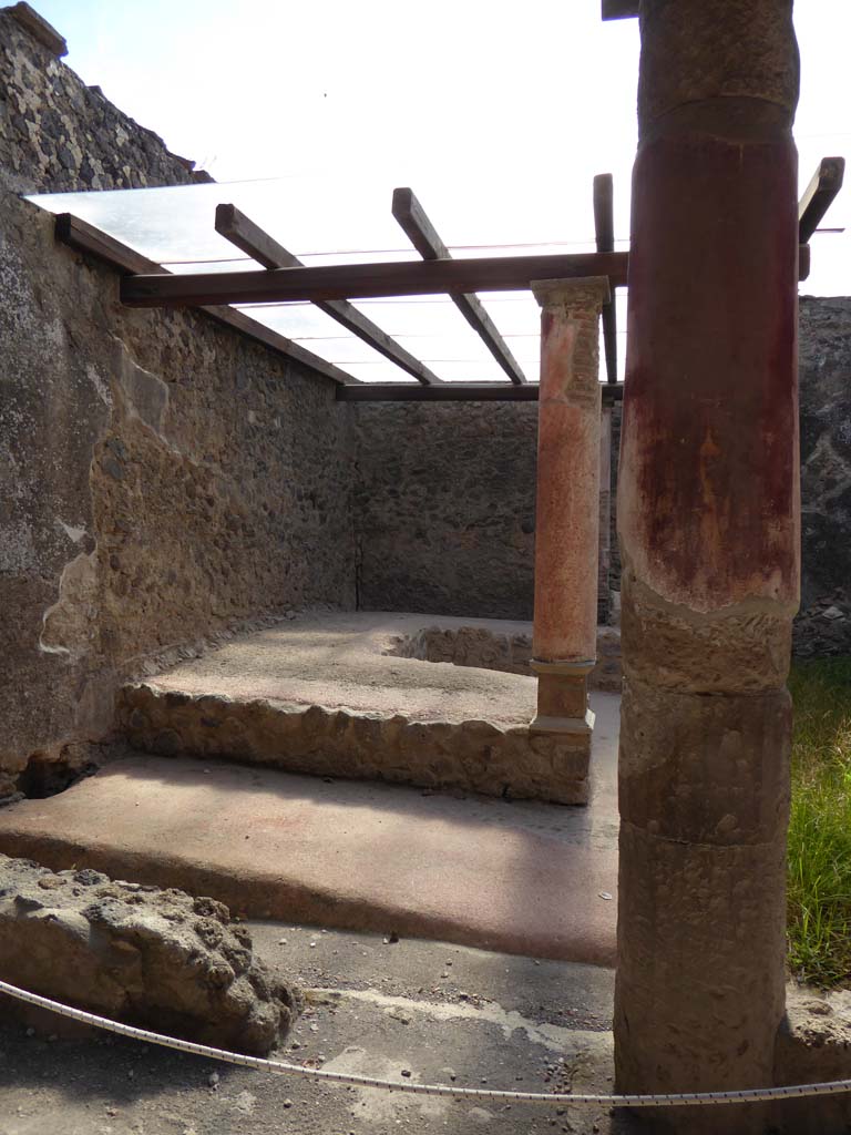 I.8.9 Pompeii. September 2015. Room 9, looking south towards triclinium from remains of portico wall. 
Foto Annette Haug, ERC Grant 681269 DÉCOR.
