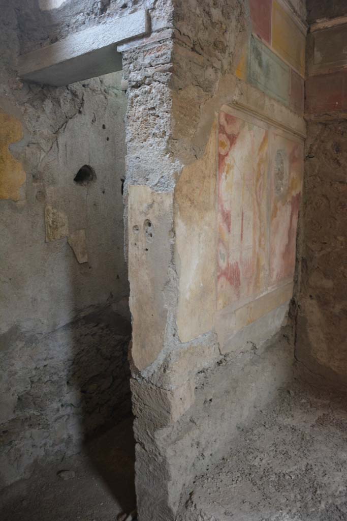 I.8.17 Pompeii. March 2019. 
Room 15, north-west corner, doorway to closet, on left, and alcove, on right. 
Foto Annette Haug, ERC Grant 681269 DÉCOR.
