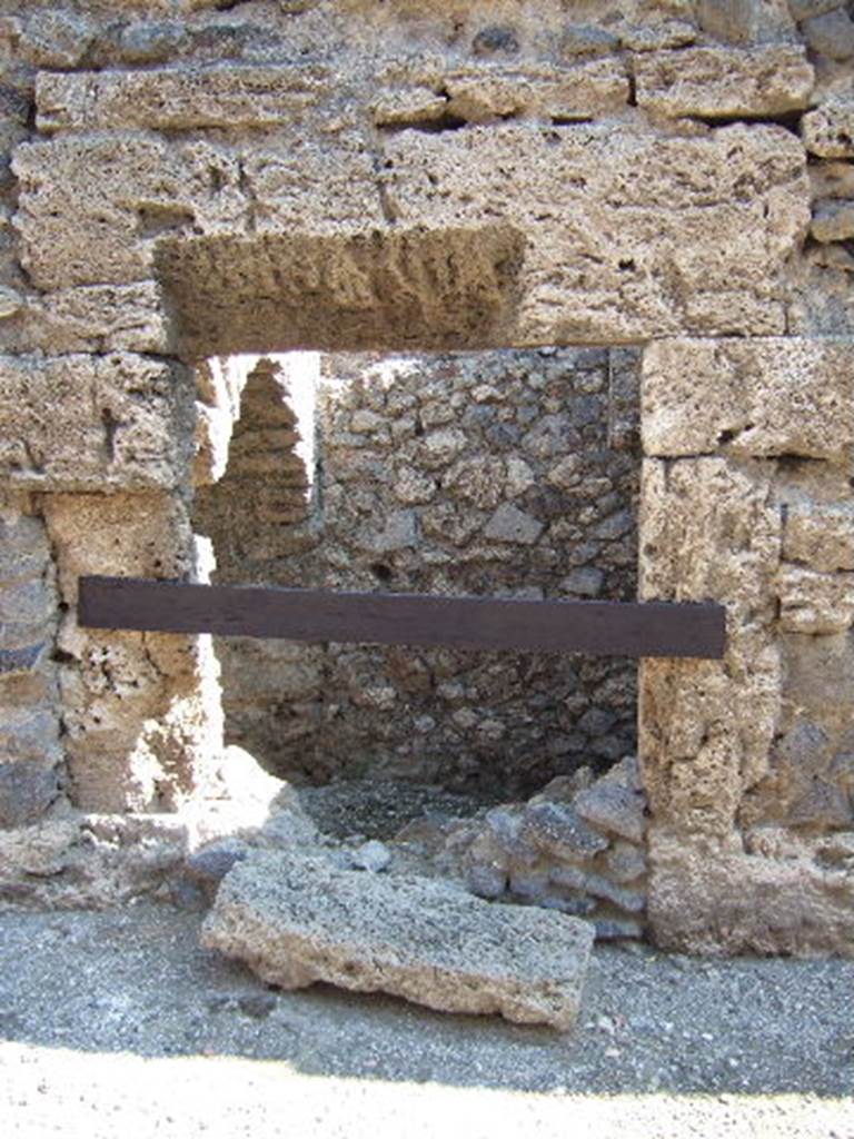 I.8.19 Pompeii. September 2005. Lower level, taken from street level.