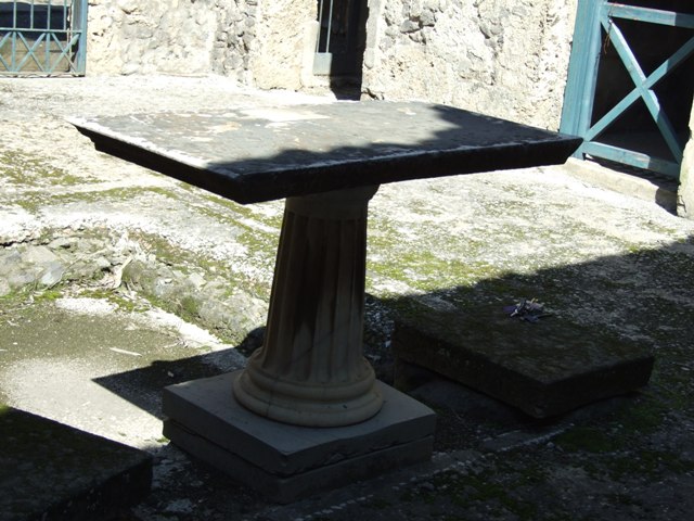I.9.5 Pompeii. March 2009. Room 3, travertine table in atrium.