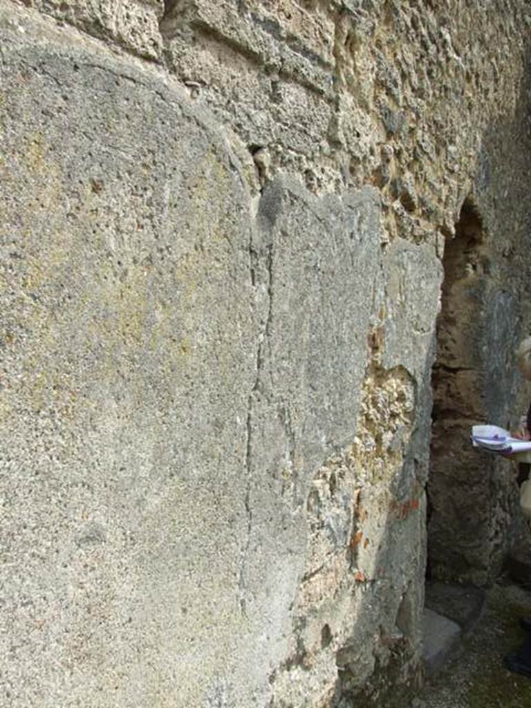 I.9.12 Pompeii. March 2009.  Room 7.  Doorway to small room on east side of peristyle, south of triclinium.