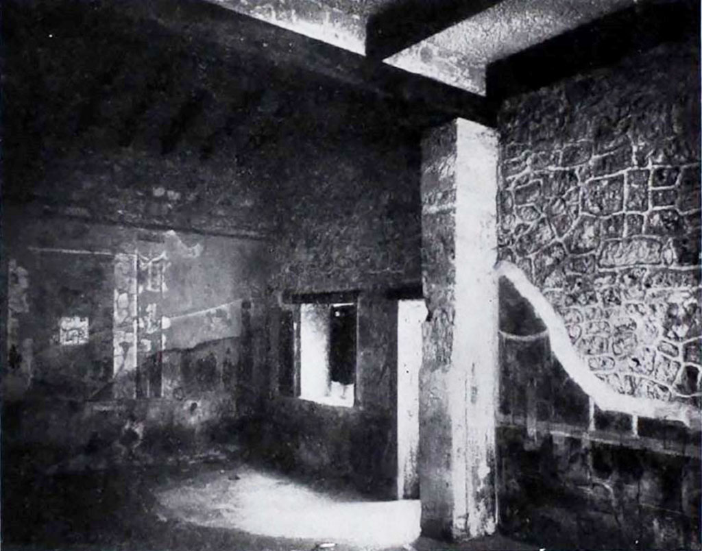 I.10.1 Pompeii. 1934. Looking south-west across atrium. On the right, is the small uncovered courtyard, kitchen and latrine.
See Notizie degli Scavi di Antichit, 1934, p.267 (fig.2).

