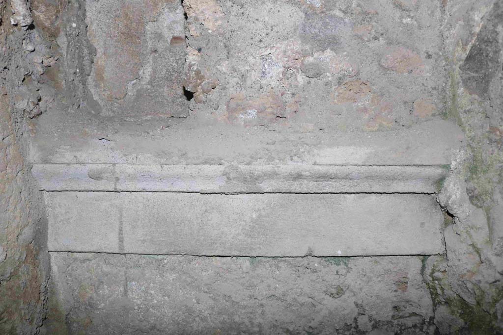 I.10.1 Pompeii. December 2018. South wall of latrine, below niche. Photo courtesy of Aude Durand.
According to NdS, all three niches were found with a shelf of rustic plaster below, formed with a fascia and cornice.
See Notizie degli Scavi di Antichit, 1934, p. 268-9, fig 3 above.
On the south wall of the latrine, it has survived. In the open uncovered area beneath the two niches, it has disappeared.
