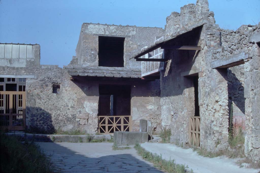 Vicolo del Menandro, Pompeii. August 1976. 
Looking east to end of the Vicolo with fountain at its junction with Vicolo di Paquius Proculus. 
On the left and centre are I.7.19 and I.7.18. On the right is I.10.1 and I.10.2. 
Photo courtesy of Rick Bauer, from Dr George Fays slides collection.


