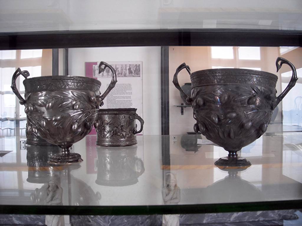 I.10.4 Pompeii. 1971. Silver cup decorated with olives.  Photo by Stanley A. Jashemski.
Source: The Wilhelmina and Stanley A. Jashemski archive in the University of Maryland Library, Special Collections (See collection page) and made available under the Creative Commons Attribution-Non Commercial License v.4. See Licence and use details. J71f0268
