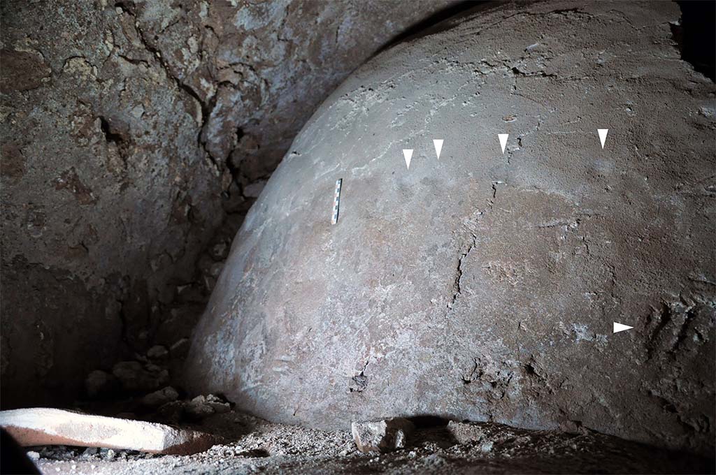 Fig. 5  Pompi, Casa del Menandro  Rpartition des empreintes laisses par les maons sur lenduit de lissage du four.
Clich : A. Coutelas / EFR. Utilisation soumise  CC-BY-NC-SA 4.0
