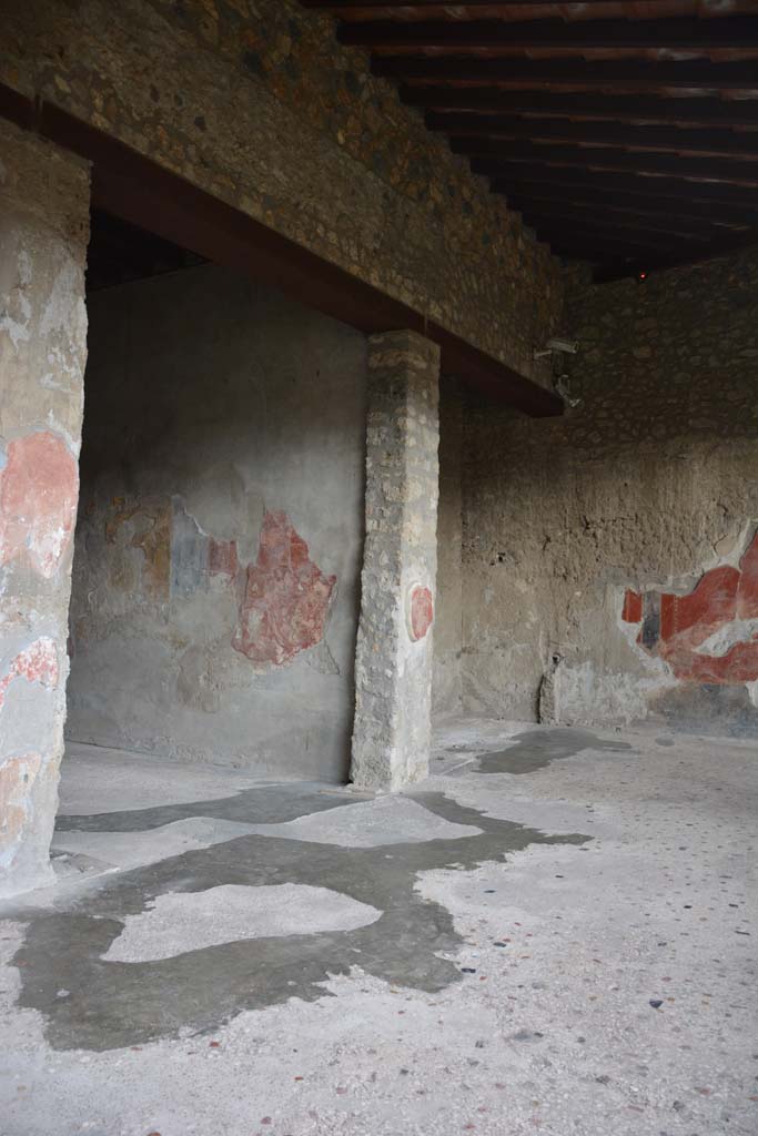 I.10.4 Pompeii. October 2017. North-east corner of peristyle, with room 12, on left.
Foto Annette Haug, ERC Grant 681269 DÉCOR.
