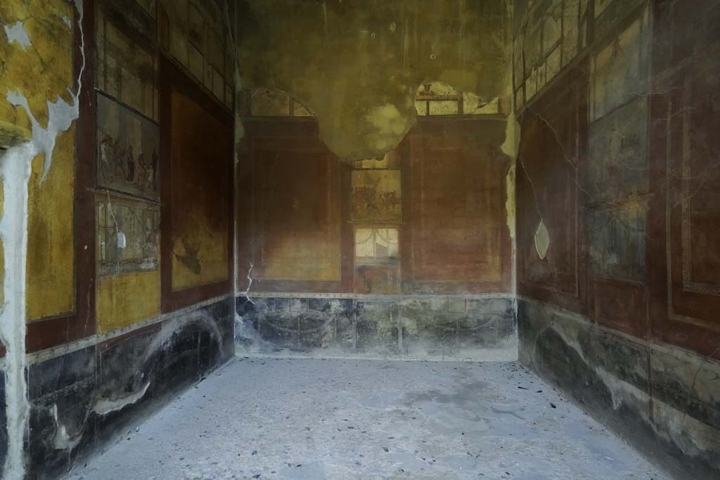 I.10.4 Pompeii. September 2017. Room 4, looking south-east from atrium.  
Foto Annette Haug, ERC Grant 681269 DCOR.

