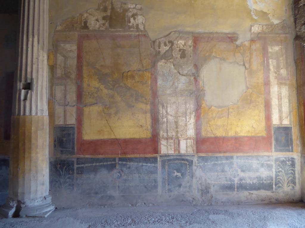 I.10.4 Pompeii. September 2017. Room 8, east wall of tablinum.
Foto Annette Haug, ERC Grant 681269 DÉCOR.
