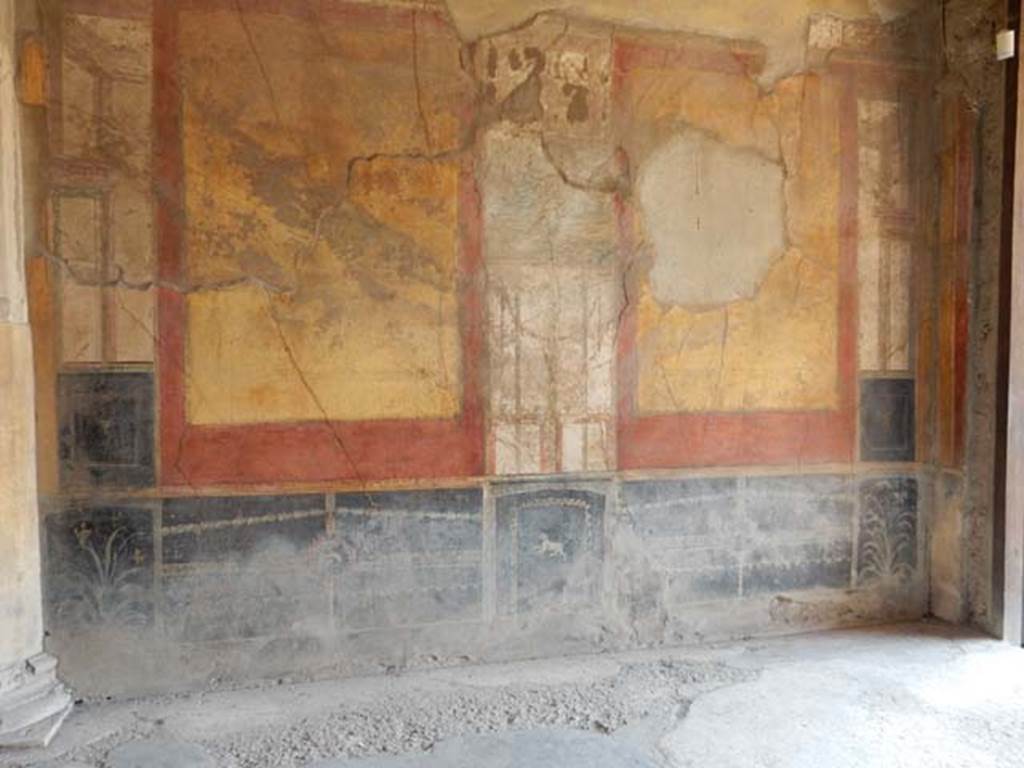 I.10.4 Pompeii. September 2017. Room 8, east wall of tablinum.
Foto Annette Haug, ERC Grant 681269 DCOR.
